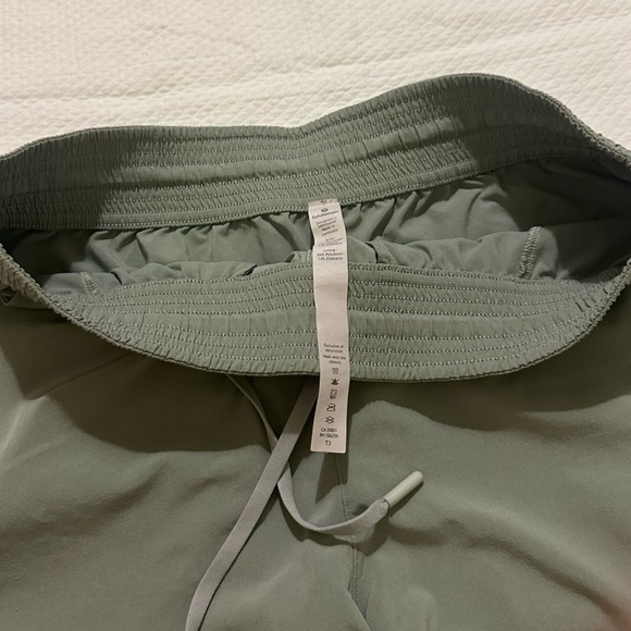 Lululemon Spring Break Away Short 3" SZ 6 - Picture 5 of 5